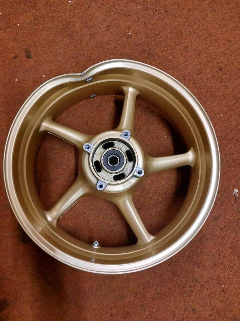 CERCHIO TRIUMPH STREET TRIPLE 675 POSTERIORE