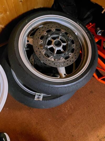 CERCHI YAMAHA R6 ANNO 2002 CON DISCHI