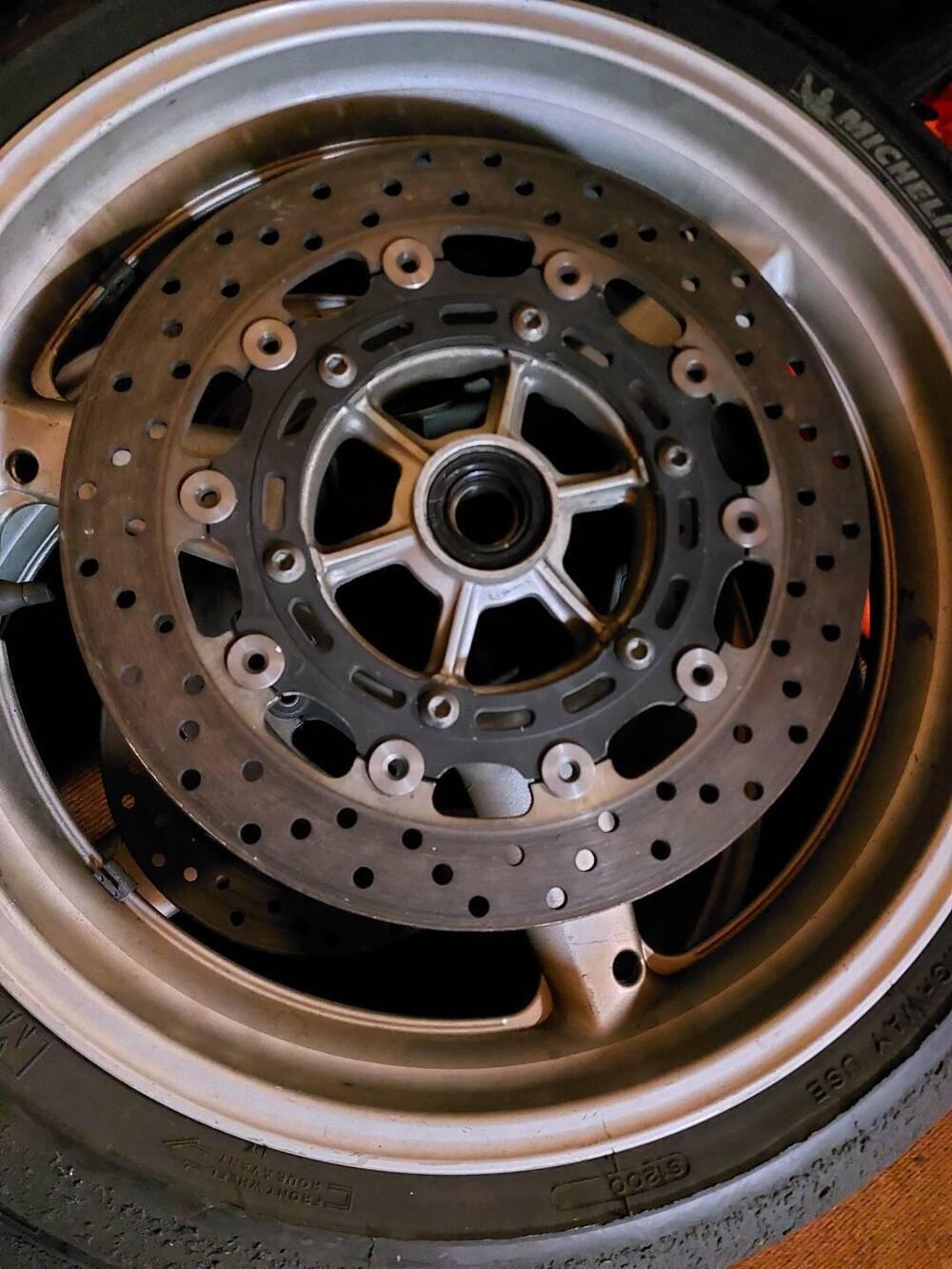 CERCHI YAMAHA R6 ANNO 2002 CON DISCHI (2)