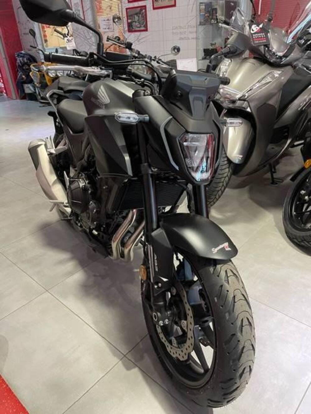 Honda CB 500 Hornet (2024 - 25) (4)