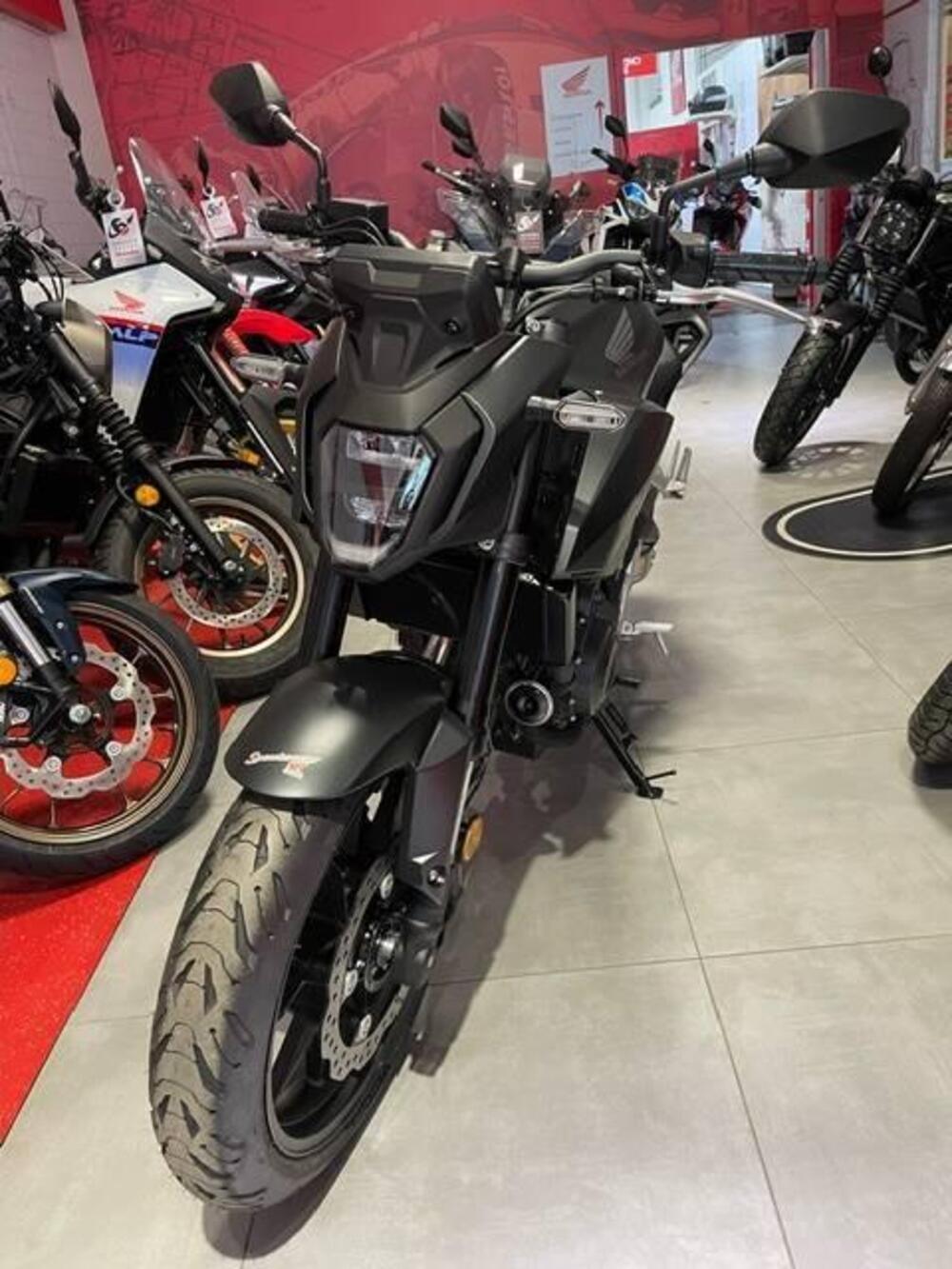 Honda CB 500 Hornet (2024 - 25) (5)