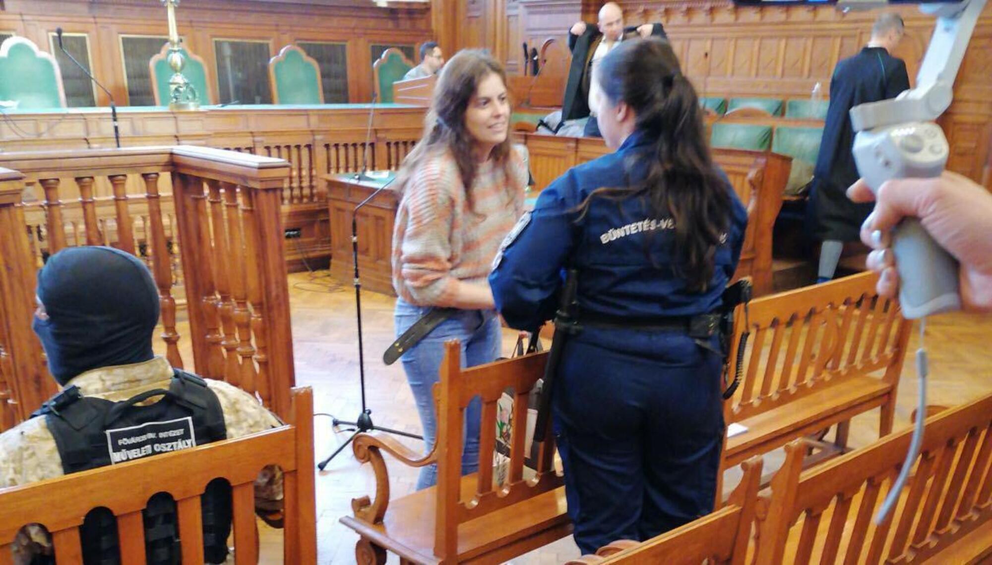 Ilaria Salis durante il processo