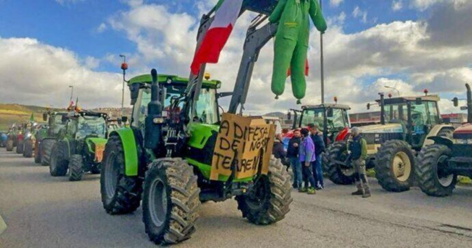 I trattori degli agricoltori italiani in protesta in tutto il Paese