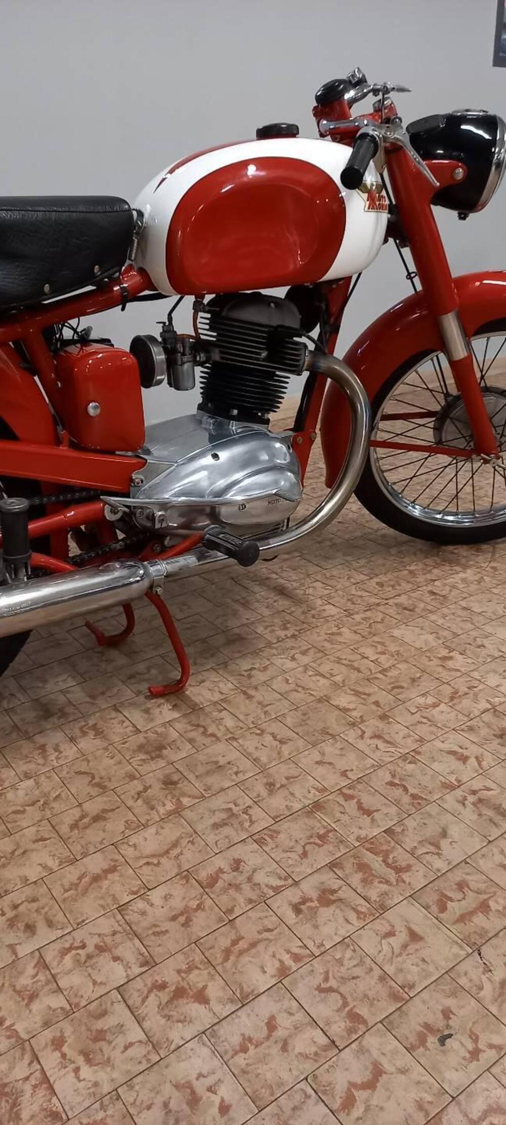 Moto Morini 175  TURISMO (6)