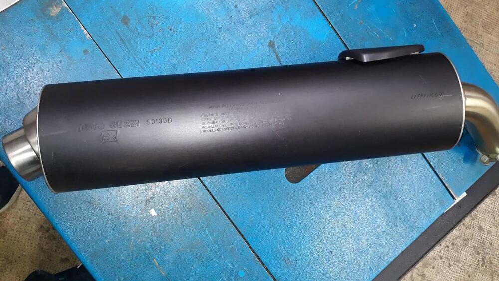 SILENZIATORE DX V11 LE MANS _ NAKED telaio KS Moto Guzzi