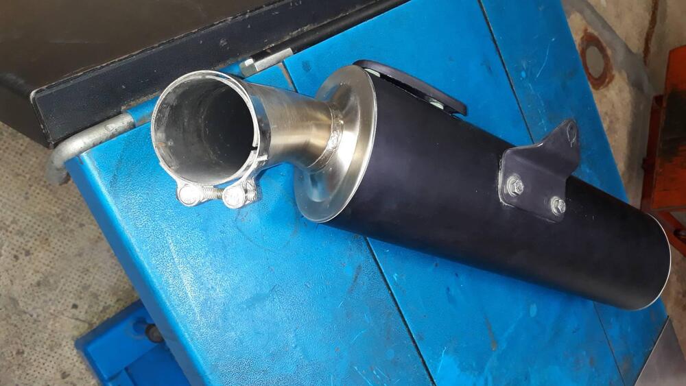 SILENZIATORE DX V11 LE MANS _ NAKED telaio KS Moto Guzzi (2)