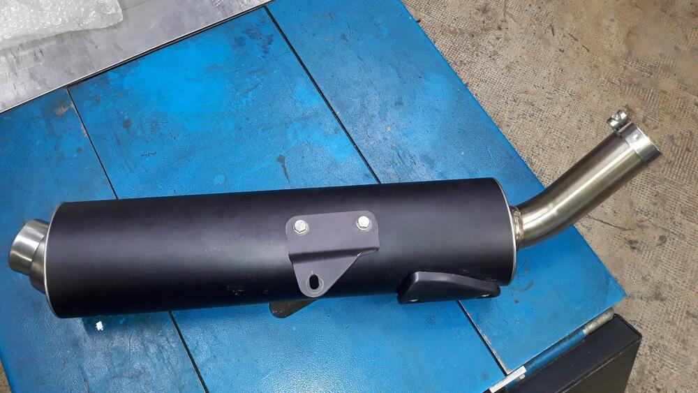 SILENZIATORE DX V11 LE MANS _ NAKED telaio KS Moto Guzzi (3)