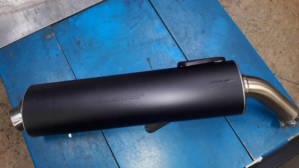 SILENZIATORE DX V11 LE MANS _ NAKED telaio KS Moto Guzzi (4)