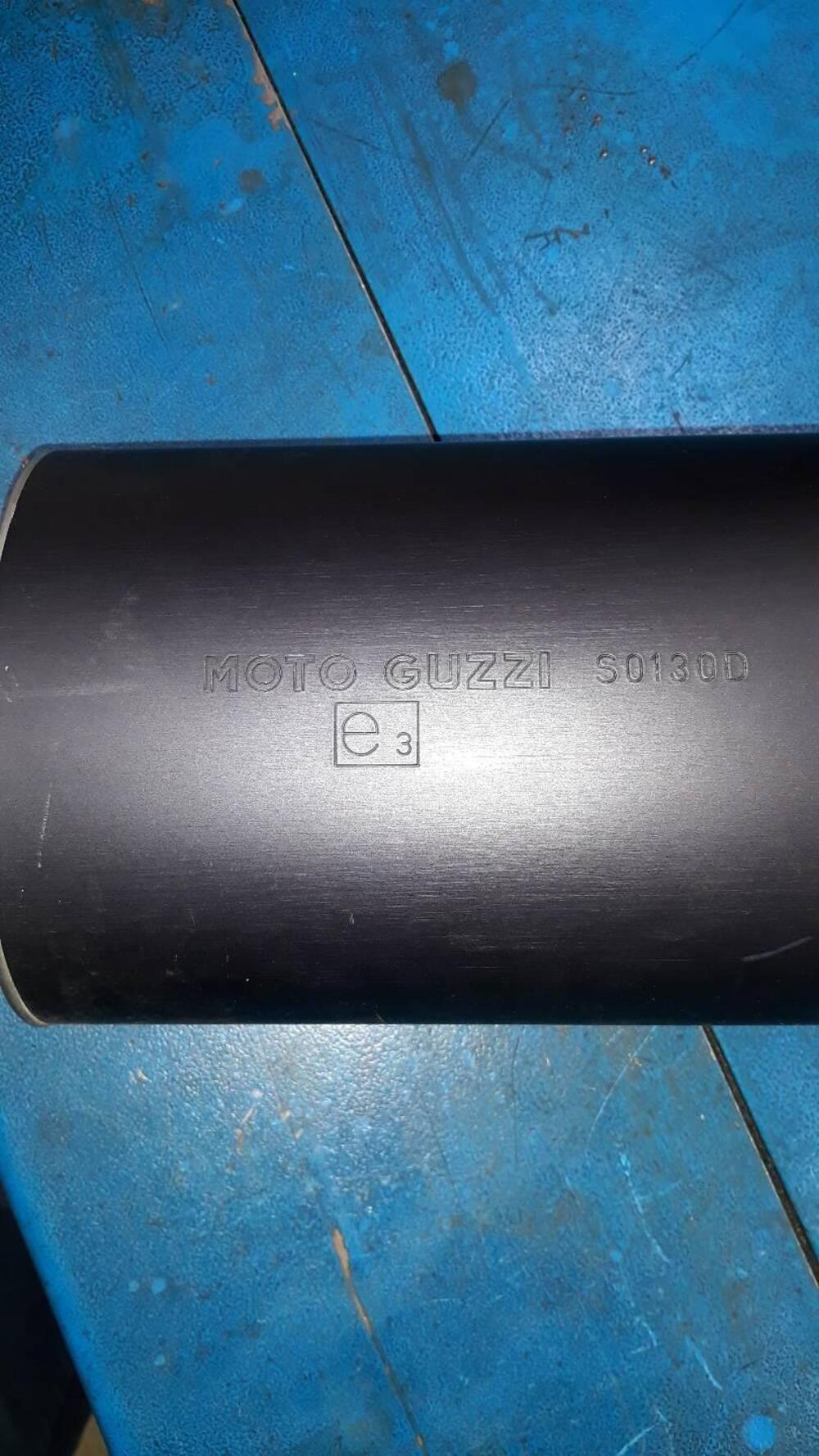 SILENZIATORE DX V11 LE MANS _ NAKED telaio KS Moto Guzzi (5)