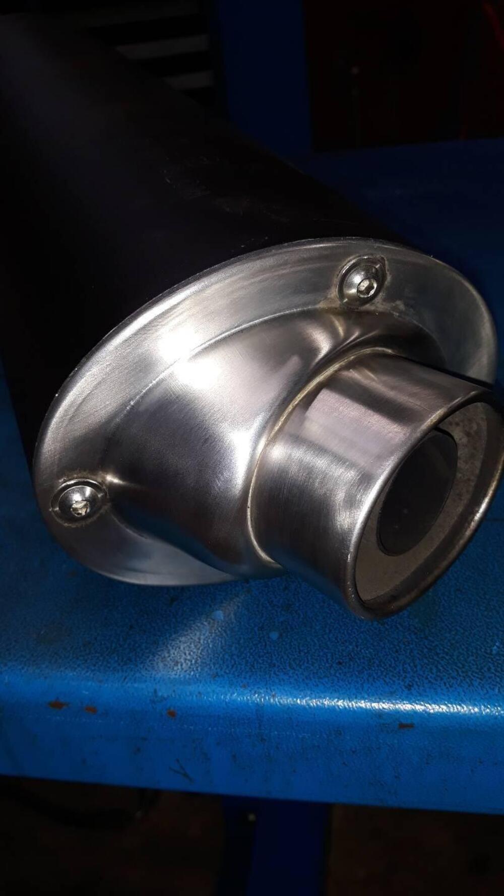 SILENZIATORE DX V11 LE MANS _ NAKED telaio KS Moto Guzzi (7)