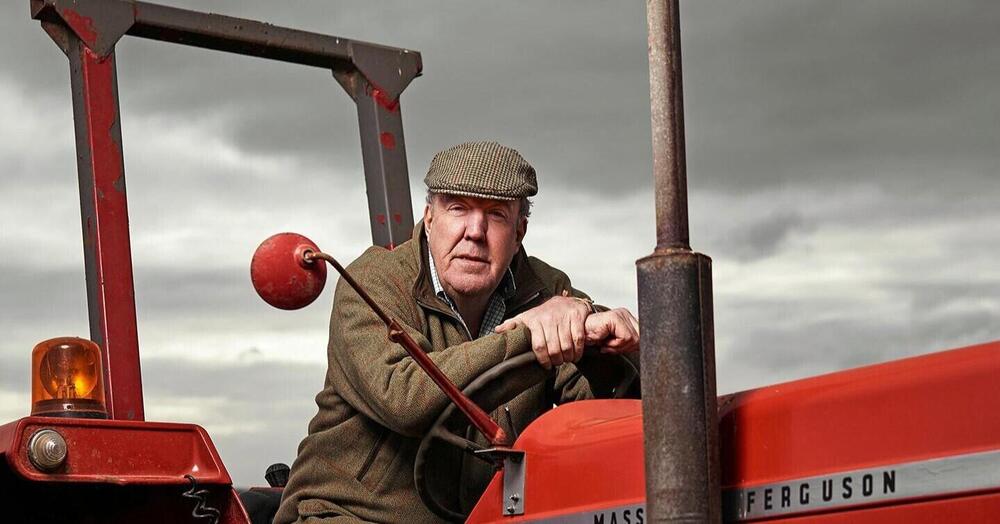 Jeremy Clarkson sulla &ldquo;genialata&rdquo; dell&rsquo;auto elettrica senza lunotto posteriore (Polestar 4) e sulla protesta dei trattori: &ldquo;Hanno bloccato cos&igrave; tante strade che...&rdquo;