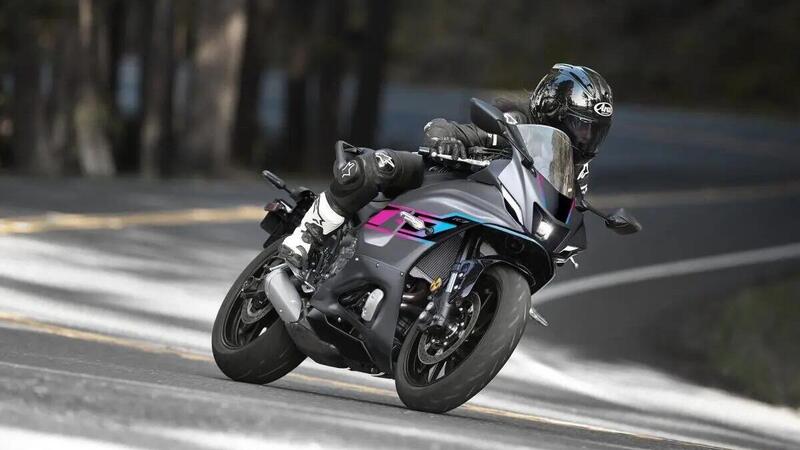 Nuove colorazioni in USA e Giappone per la Yamaha YZF-R7