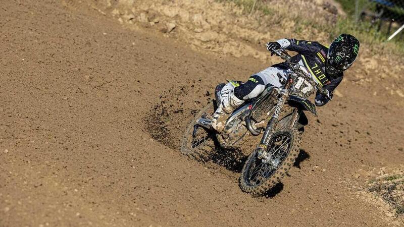 Triumph due volte a podio al suo debutto nel Motocross