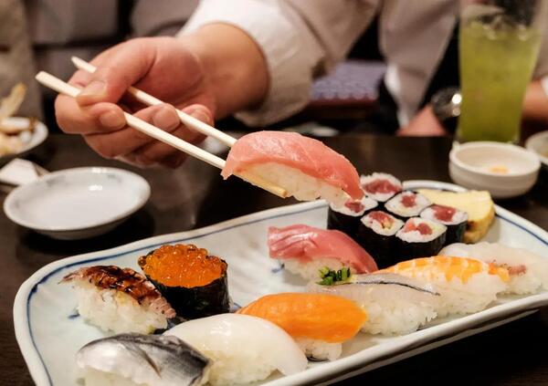 Siamo andati a mangiare all&rsquo;All you can eat di sushi: ma conviene o abbassa la qualit&agrave; del cibo e massacra il portafoglio?