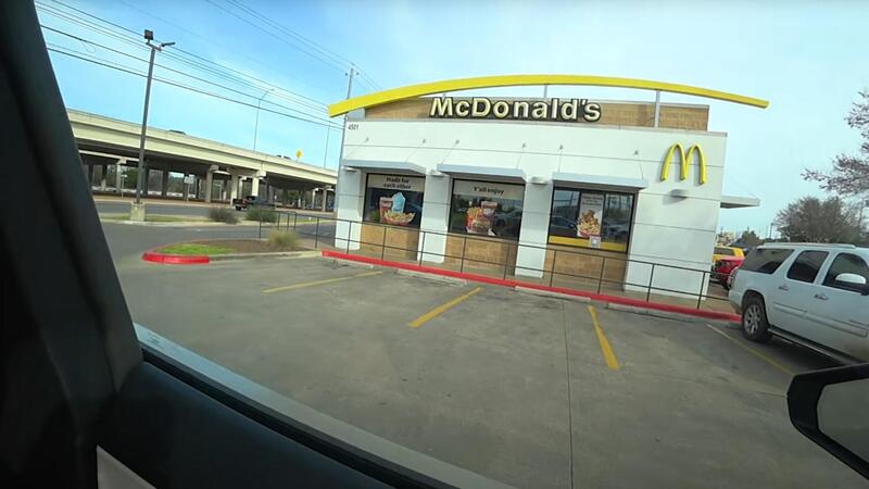 Al McDonald&#039;s con il Cybertruck, il vlog di Masterpilot dagli USA