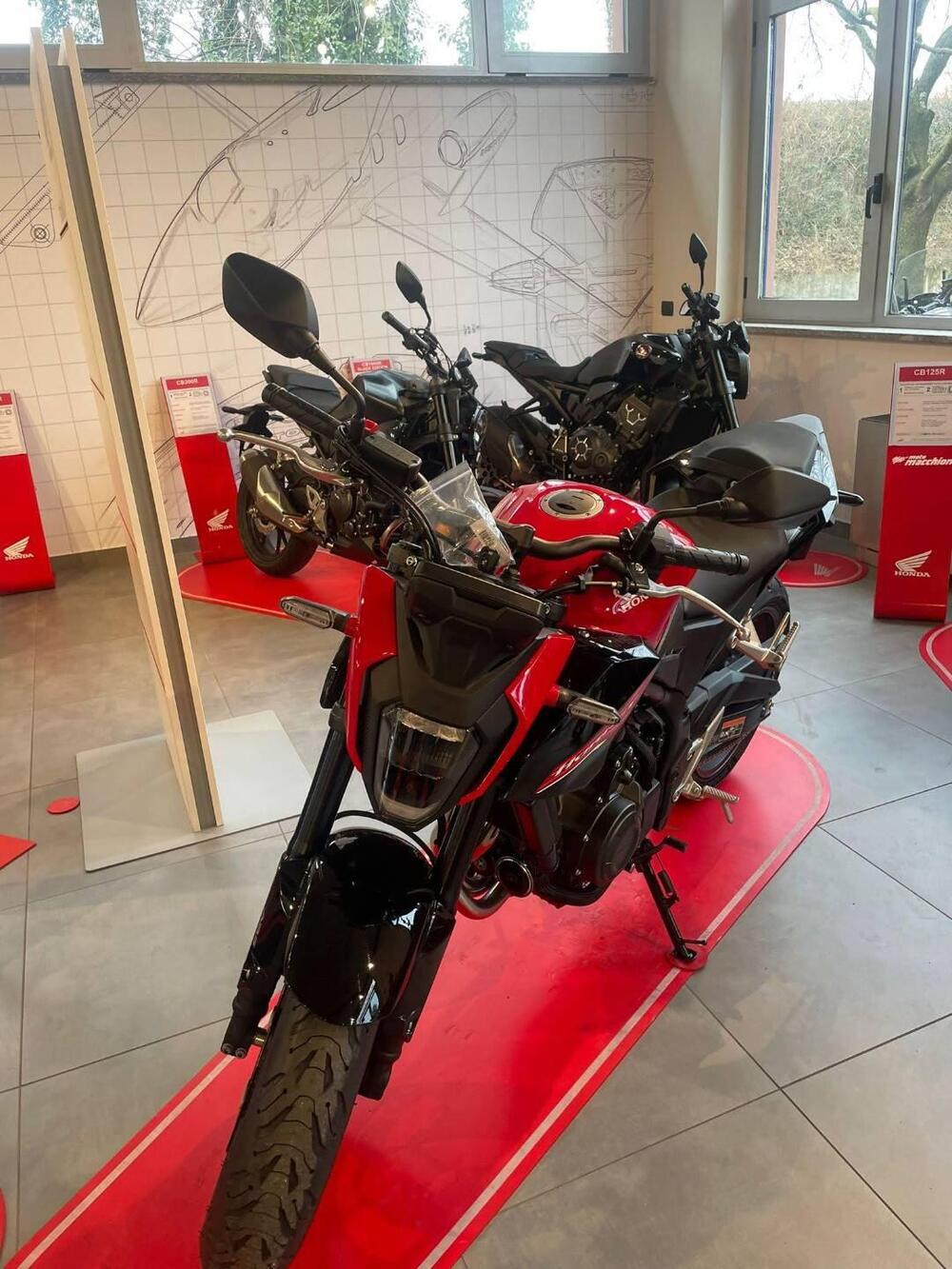 Honda CB 500 Hornet (2024 - 25) (3)