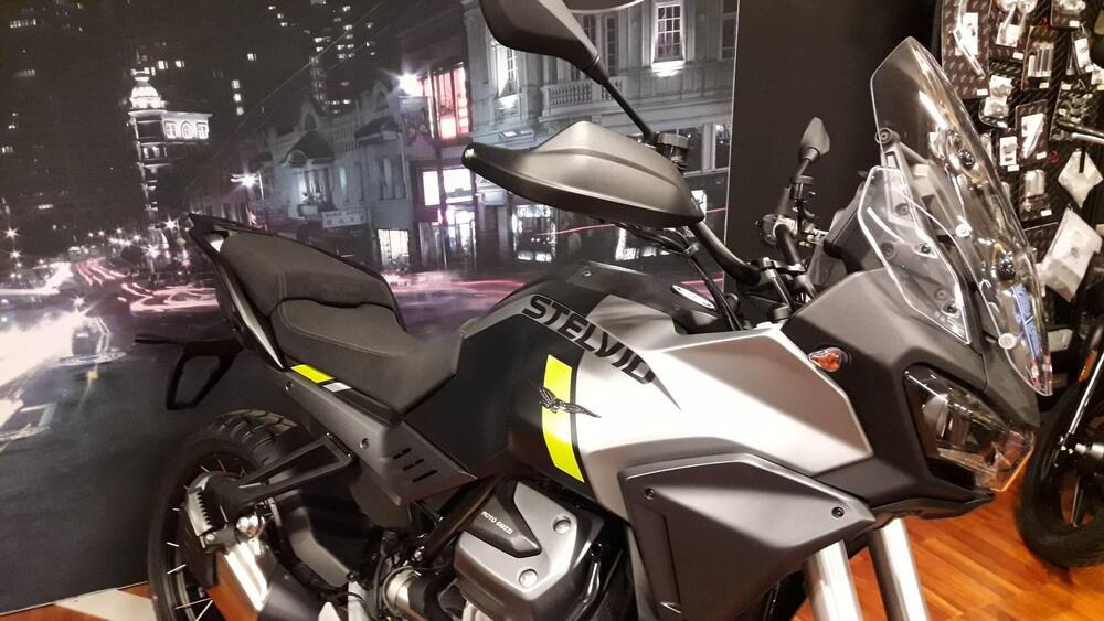 Moto Guzzi Stelvio (2024 - 25) (4)