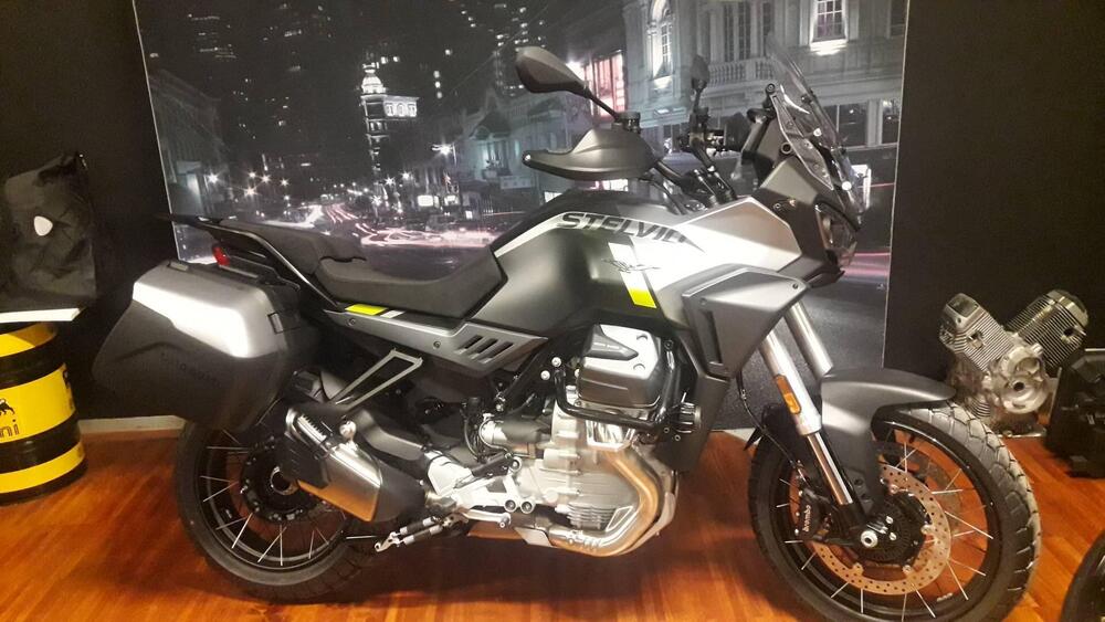 Moto Guzzi Stelvio (2024 - 25) (2)