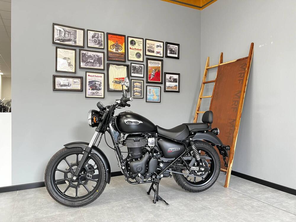 Royal Enfield Meteor 350 Stellar (2021 - 25) (2)