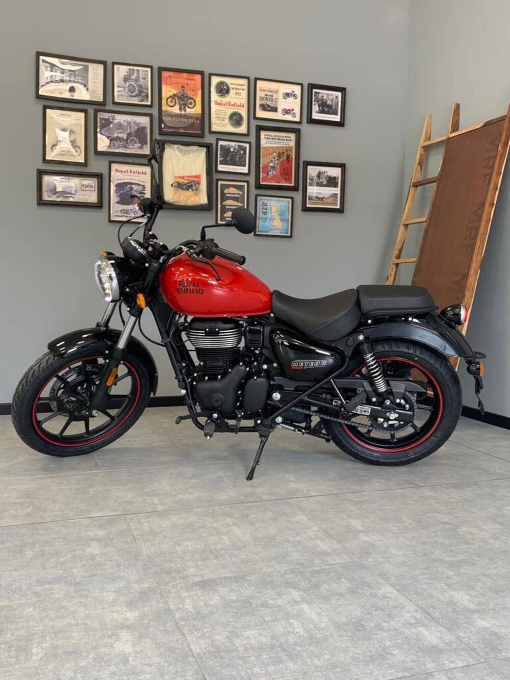 Royal Enfield Meteor 350 Fireball (2021 - 25) (2)