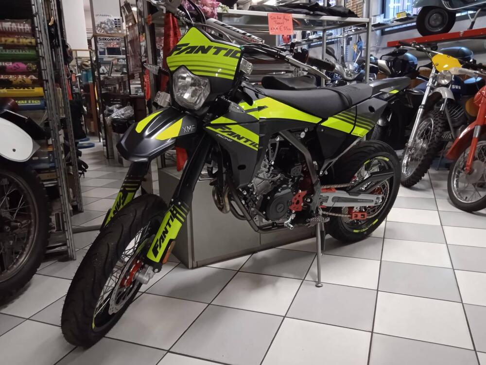 Fantic Motor XMF 125 Motard Performance 4T (2023 - 24) (2)
