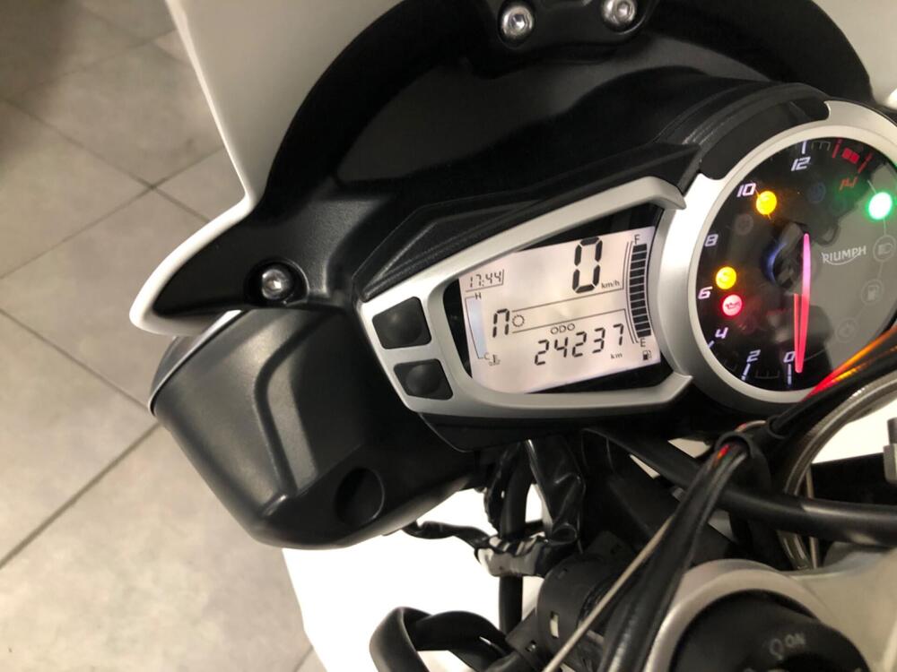 Triumph Street Triple R ABS (2013 - 17) (2)