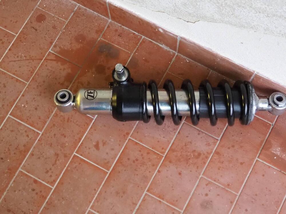 Monoammortizzatore per BMW R 18 (2)