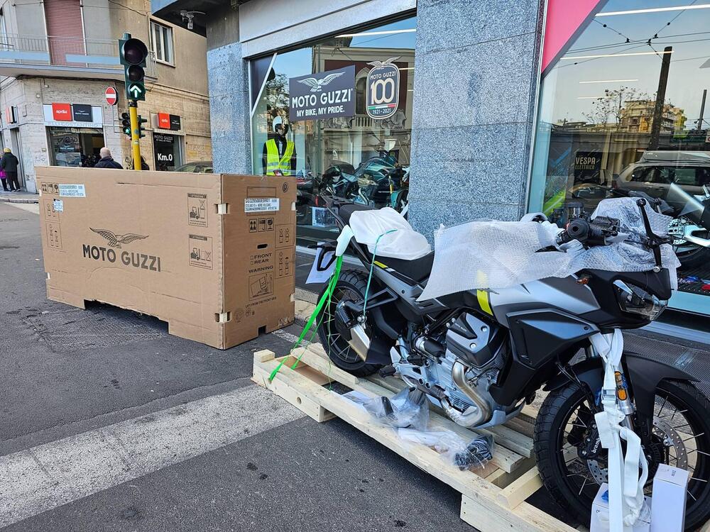 Moto Guzzi Stelvio (2024 - 25)