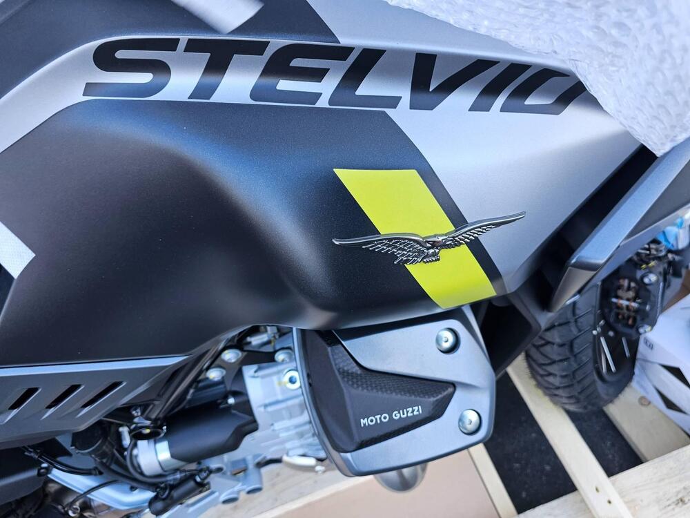 Moto Guzzi Stelvio (2024 - 25) (6)