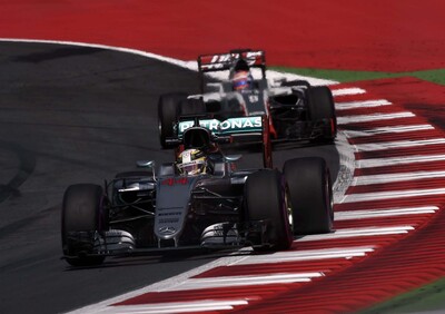 F1, Gp Austria 2016: vince Hamilton. Terzo Raikkonen