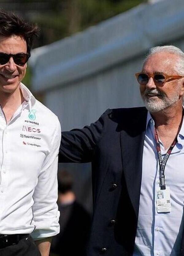 Ma cosa ci fanno Flavio Briatore e Toto Wolff insieme? Ecco la foto che potrebbe aver spoilerato il futuro della Mercedes (e di Fernando Alonso) in Formula 1