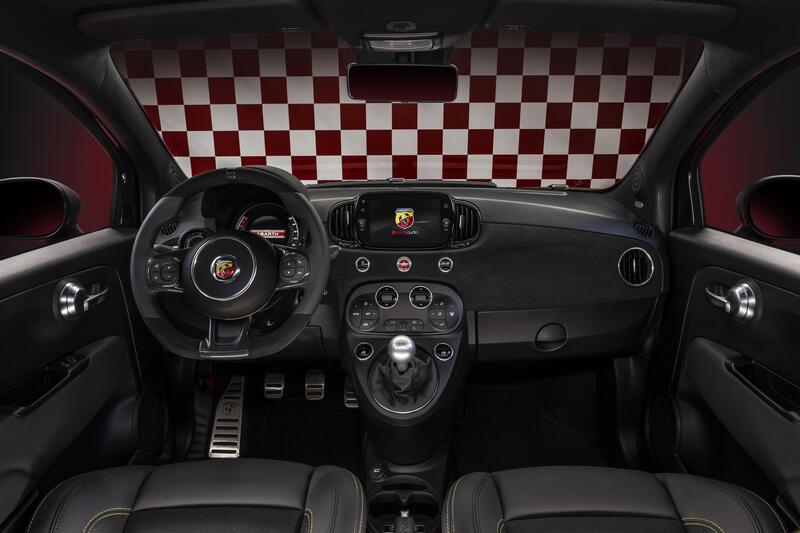 Interni Abarth 695 75esimo Anniversario