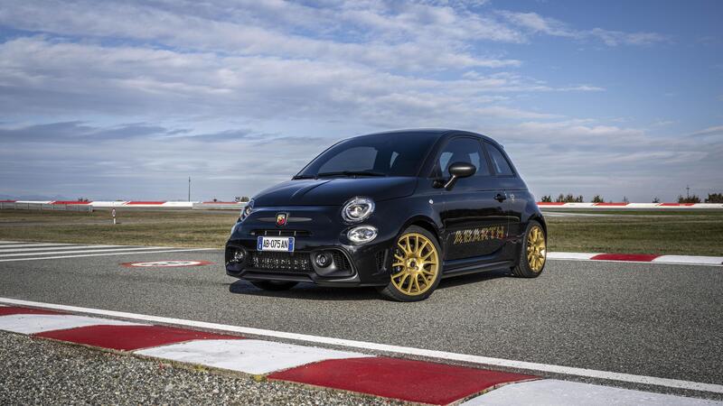 Abarth 695 75&deg; Anniversario: edizione limitata con il T-Jet da 180 CV