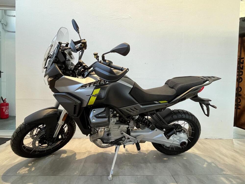 Moto Guzzi Stelvio (2024 - 26) (2)