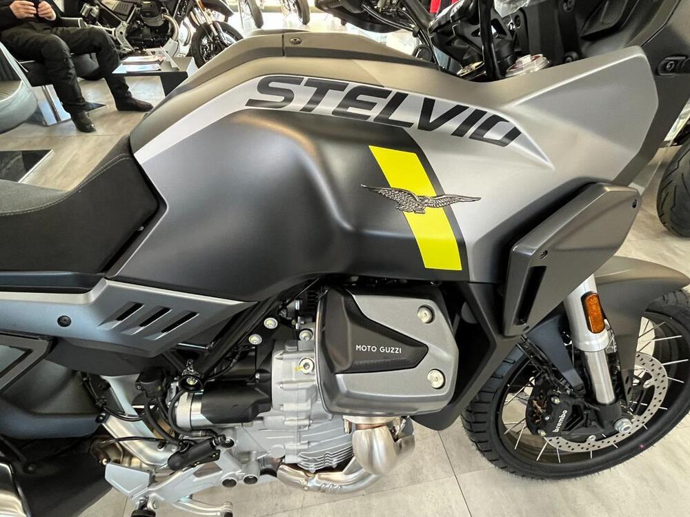 Moto Guzzi Stelvio (2024 - 26) (3)