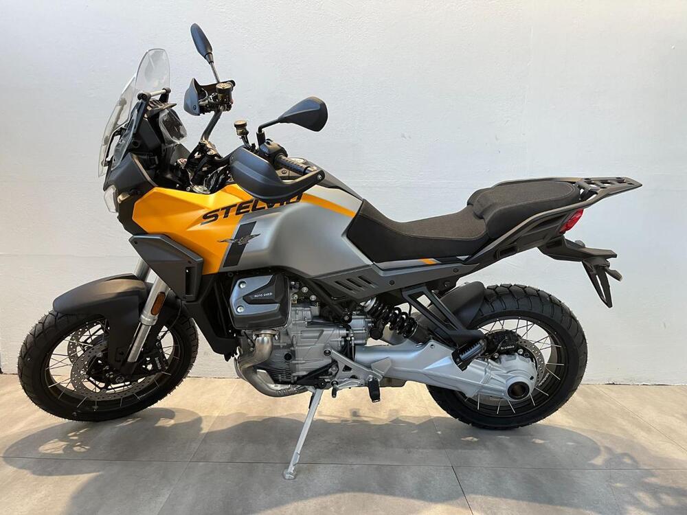 Moto Guzzi Stelvio (2024 - 26) (2)