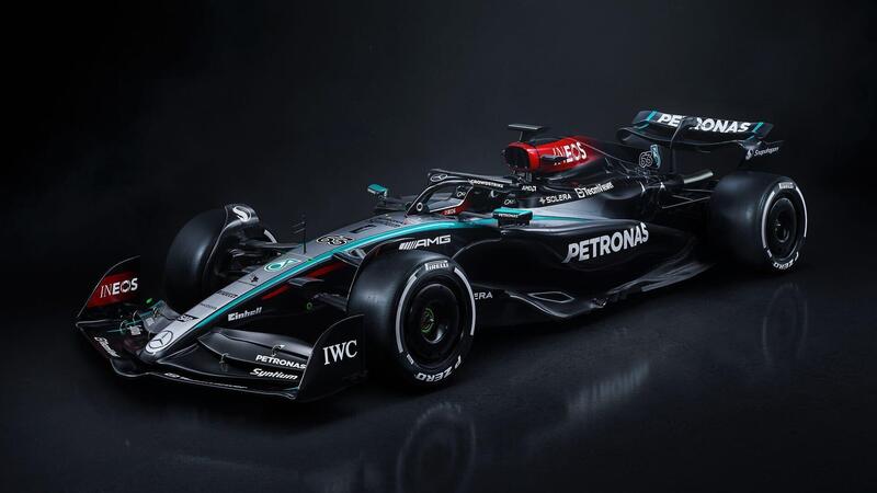 Formula 1 2024: Mercedes, tolti i veli alla W15 di Lewis Hamilton e George Russell