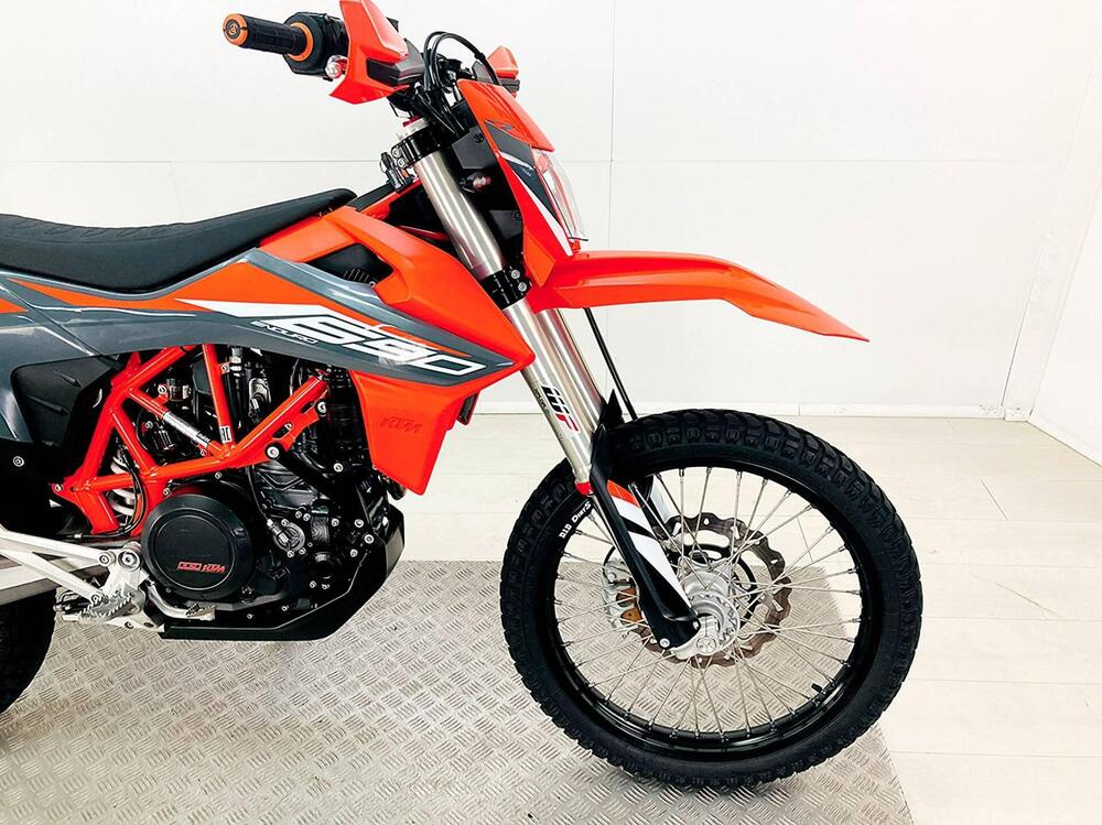 KTM 690 Enduro R (2022 - 25) (10)