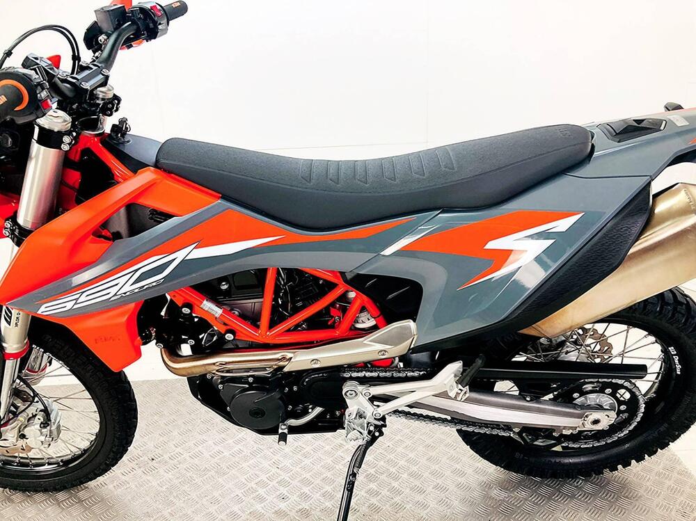 KTM 690 Enduro R (2022 - 25) (16)