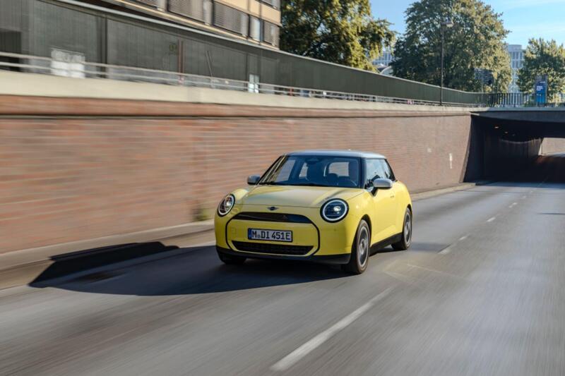 Nuova MINI Cooper E, arriva l&rsquo;allestimento Classic