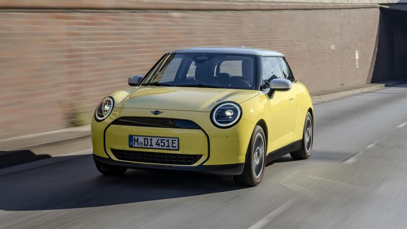 Nuova MINI Cooper E, arriva l&rsquo;allestimento Classic