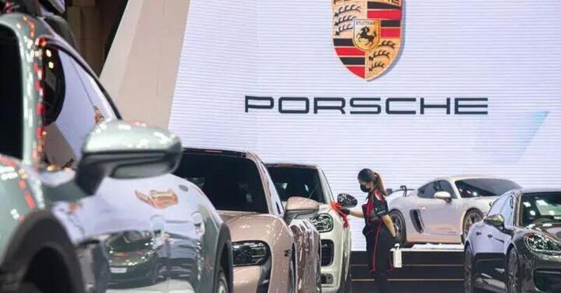 Porsche, Bentley e Audi bloccate: componenti fatte in Cina con il lavoro forzato