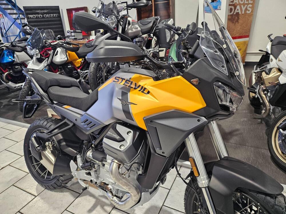 Moto Guzzi Stelvio (2024 - 25) (3)