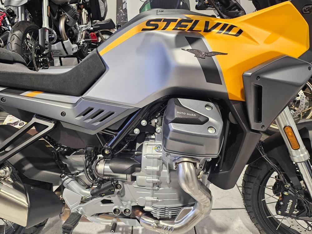 Moto Guzzi Stelvio (2024 - 25) (4)