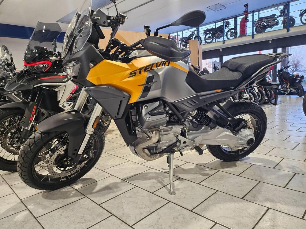 Moto Guzzi Stelvio (2024 - 25) (5)