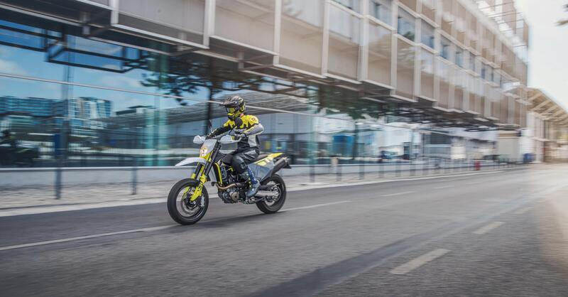 Husqvarna 701 Supermoto: divertimento senza interessi