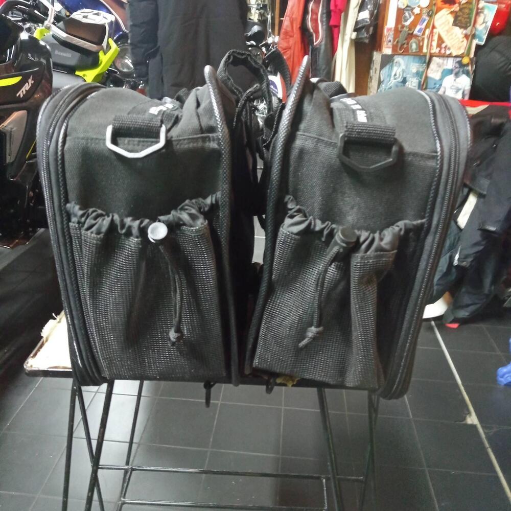 Borse laterali semirigide GIVI Voyager (3)