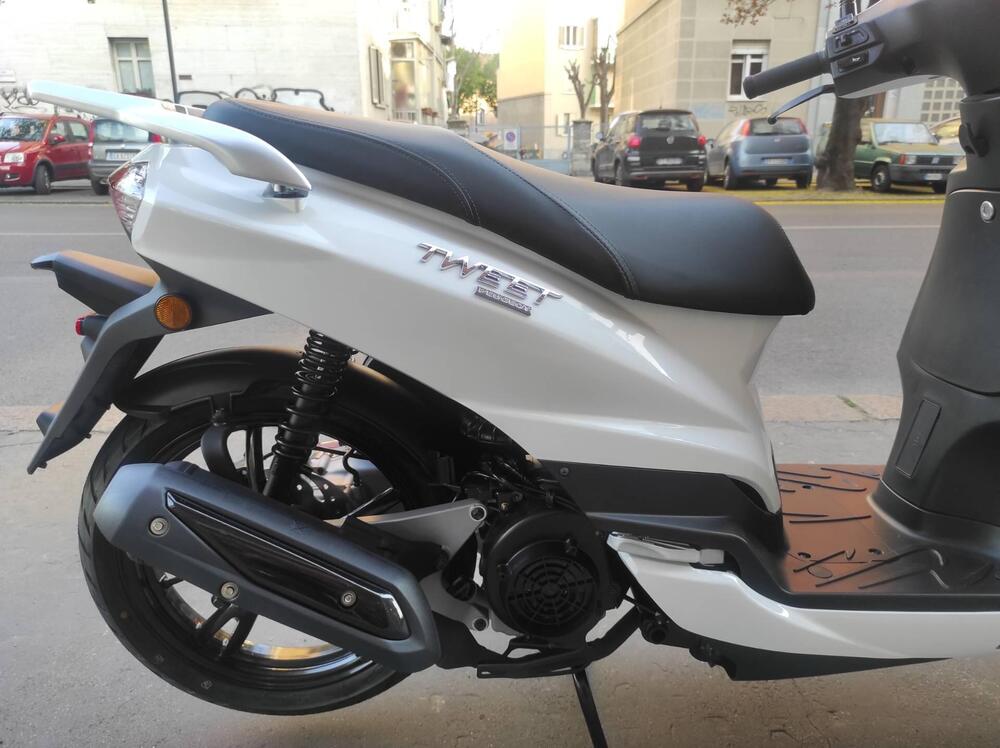 Peugeot Tweet 125i Active (2021 - 25) (8)