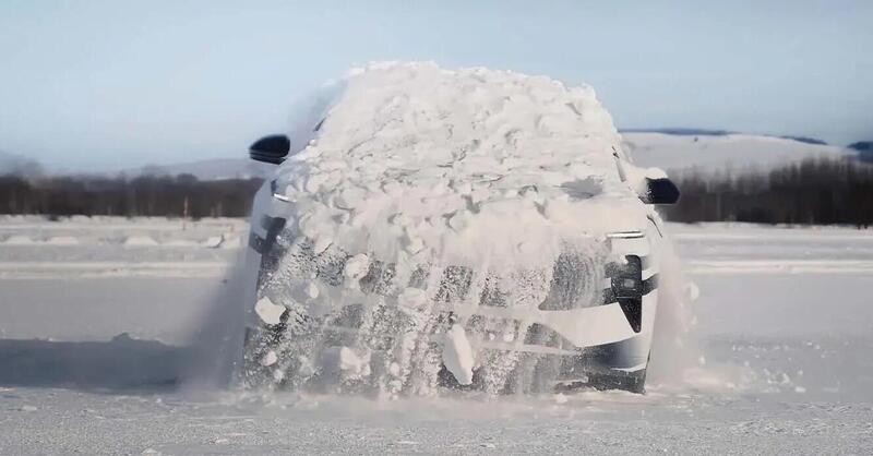 Nio ET9: l&#039;elettrica cinese si scrolla la neve di dosso da sola [VIDEO]