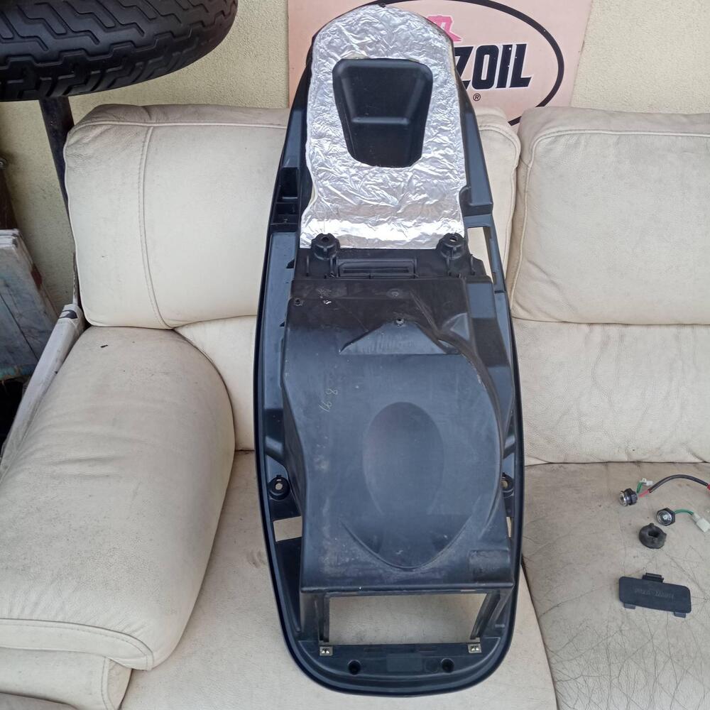 Sottosella Kymco Downtown 125 (2)